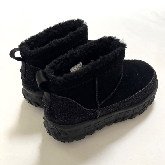 NWOB $190 Original UGG Venture Daze Ultra Mini Boots Size 8 Black Leather Suede - Picture 7 of 12